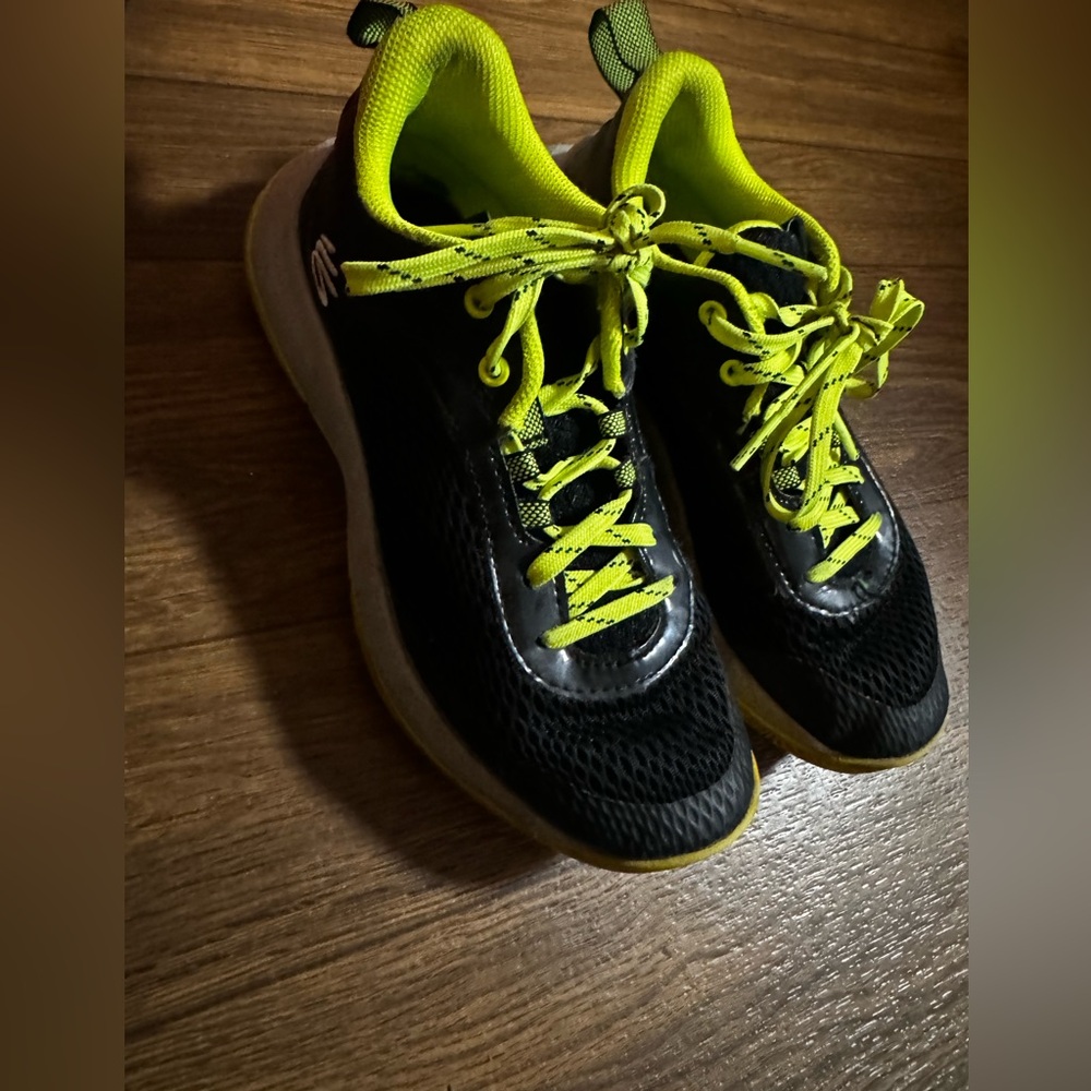 Curry under armour shoes youth sz 4 worn 3-4 times